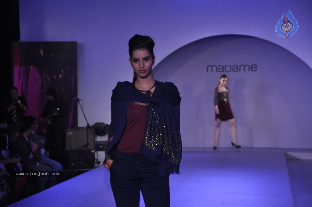 Shazahn Padamsee Walks the Ramp at Autumn Collection Event - 40 / 58 photos