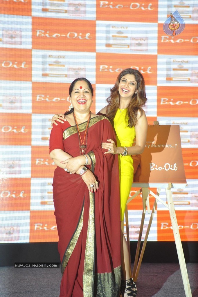 Shilpa Shetty at Bio Oil Awards Trophy Launch - 6 / 70 photos