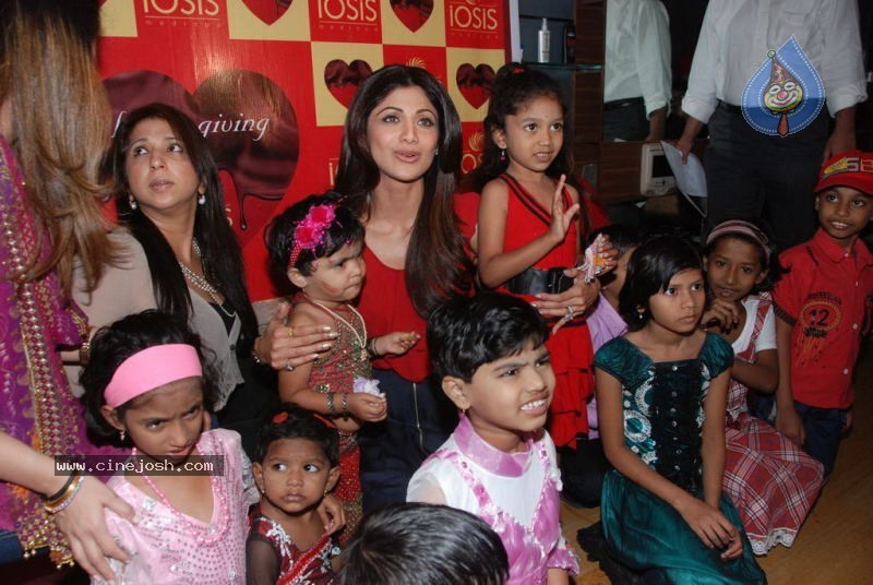 Shilpa Shetty at IOSIS Event Gallery - 32 / 48 photos
