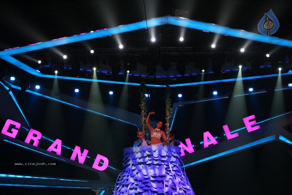 Shilpa Shetty Performs at Nach Baliye - 7 / 65 photos
