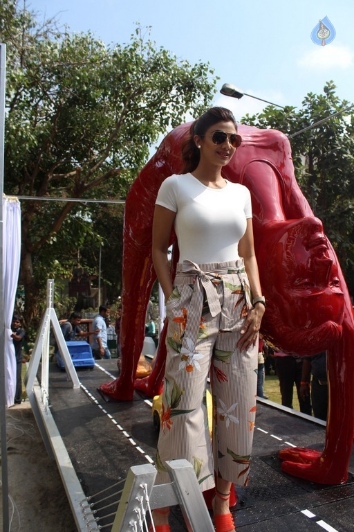 Shilpa Shetty Yoga Pose Statue Inauguration Pics - 32 / 38 photos