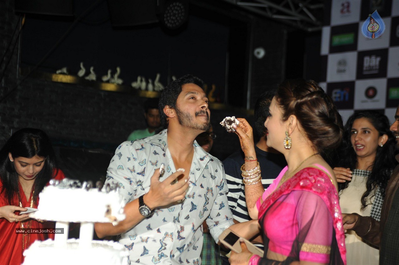 Shreyas Talpade Birthday Party - 30 / 60 photos