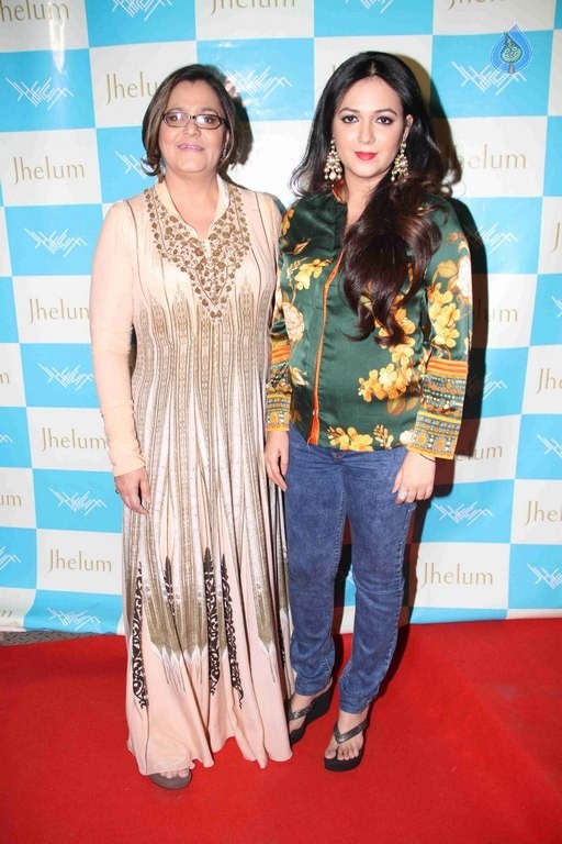 Shriya at Jhelum Store Launch - 3 / 21 photos