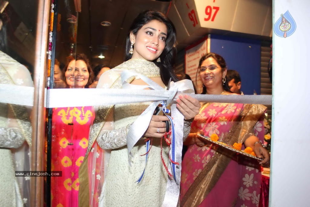 Shriya Launches Inner Wheel Club Store - 1 / 33 photos