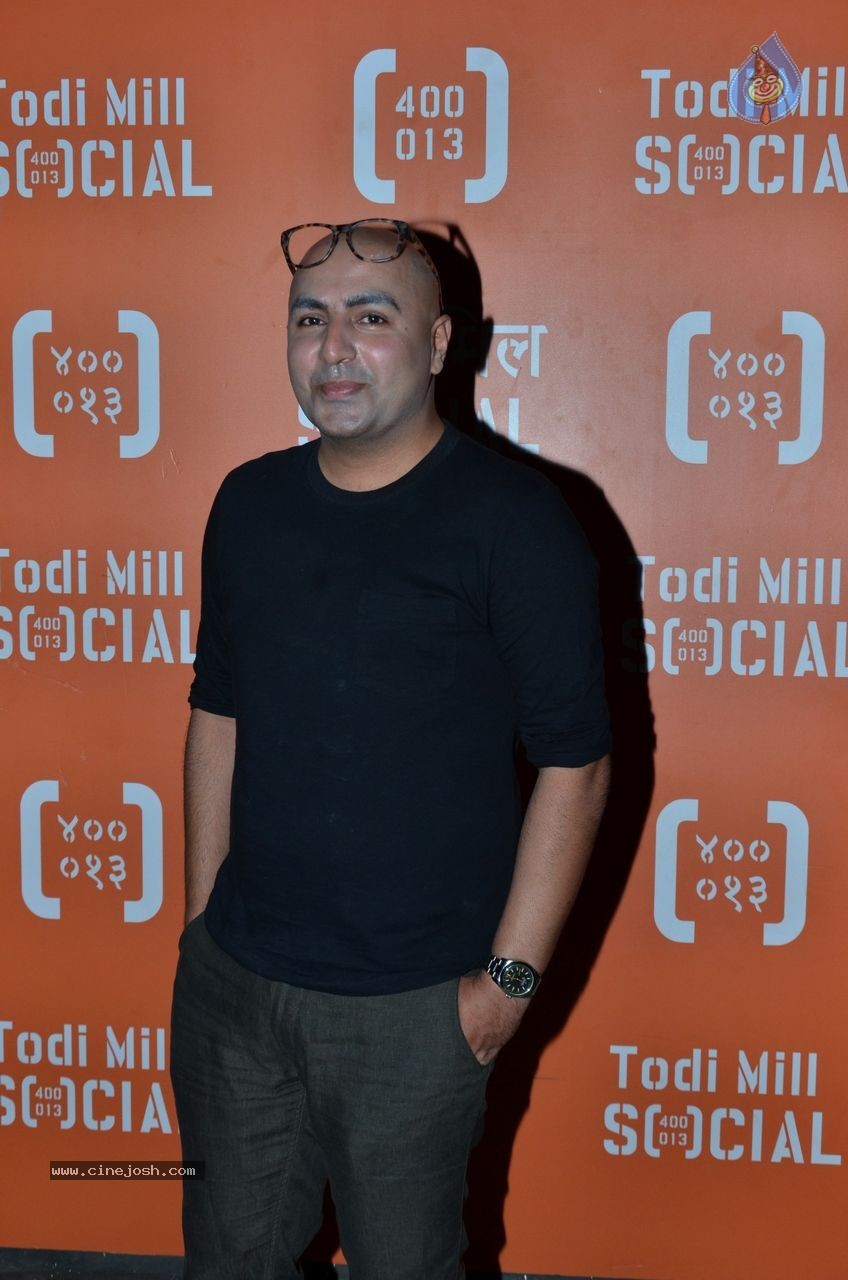 Shriya Saran at Todi Mill Social Restaurant Launch - 4 / 25 photos