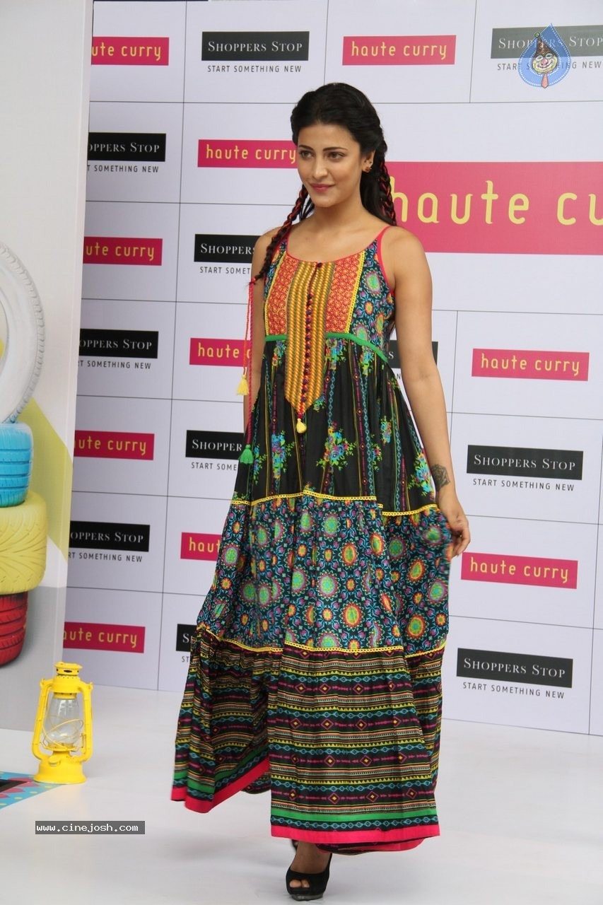 Shruti Haasan at Haute Curry Fashion Show - 22 / 49 photos