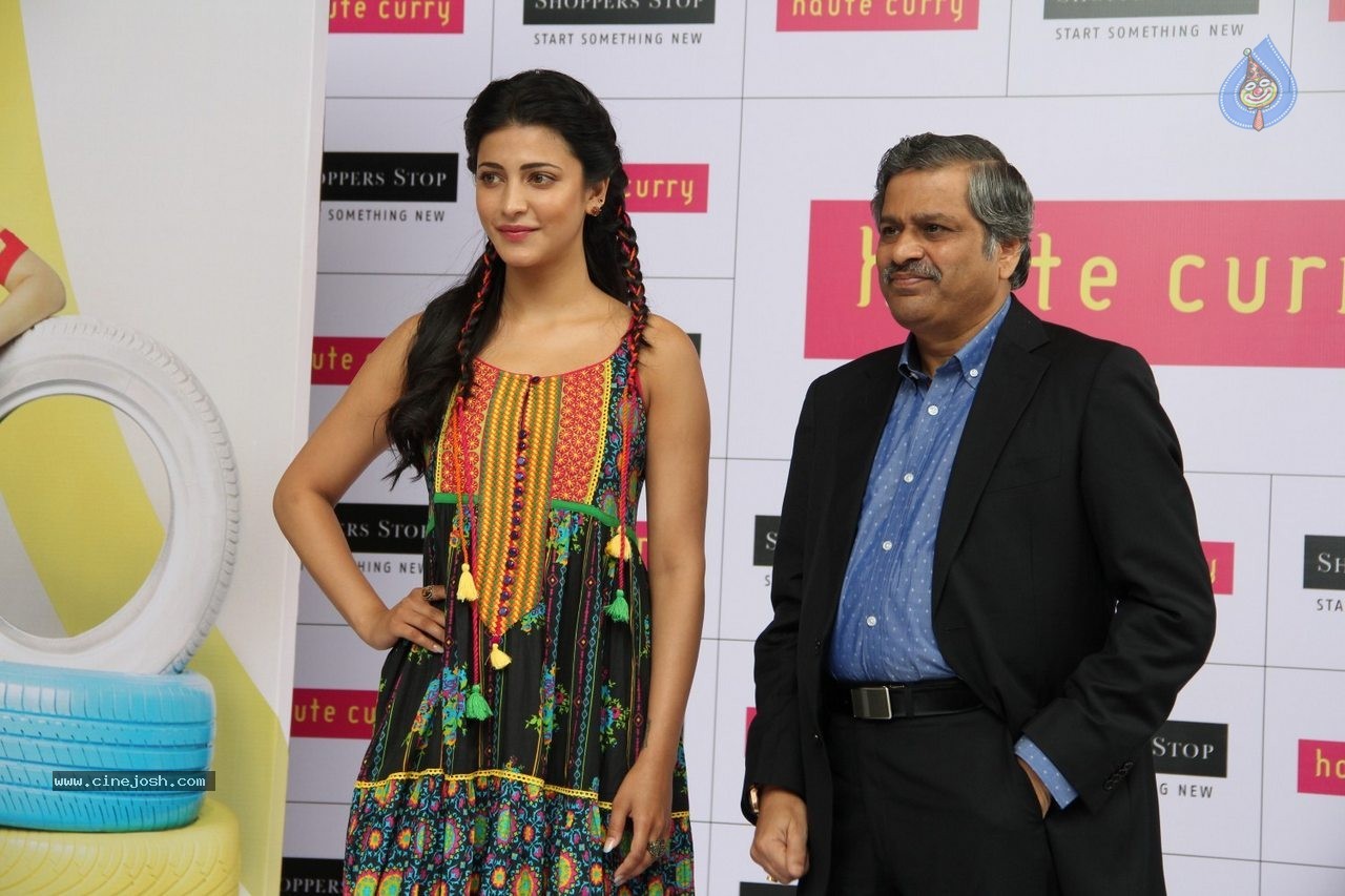 Shruti Haasan at Haute Curry Fashion Show - 26 / 49 photos