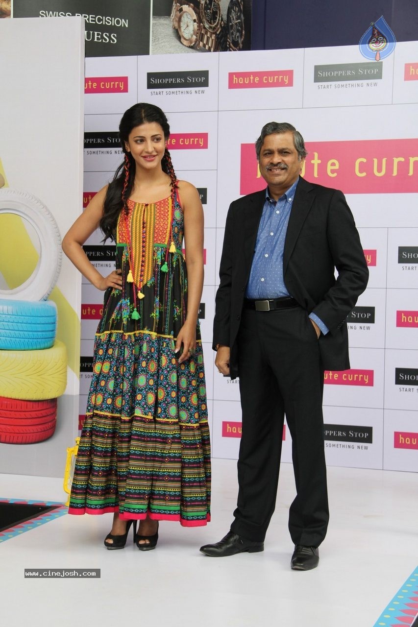 Shruti Haasan at Haute Curry Fashion Show - 29 / 49 photos