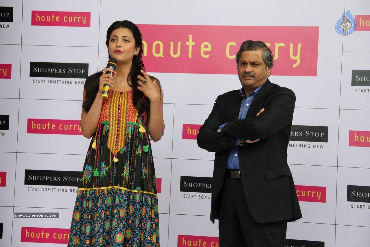 Shruti Haasan at Haute Curry Fashion Show - 36 / 49 photos