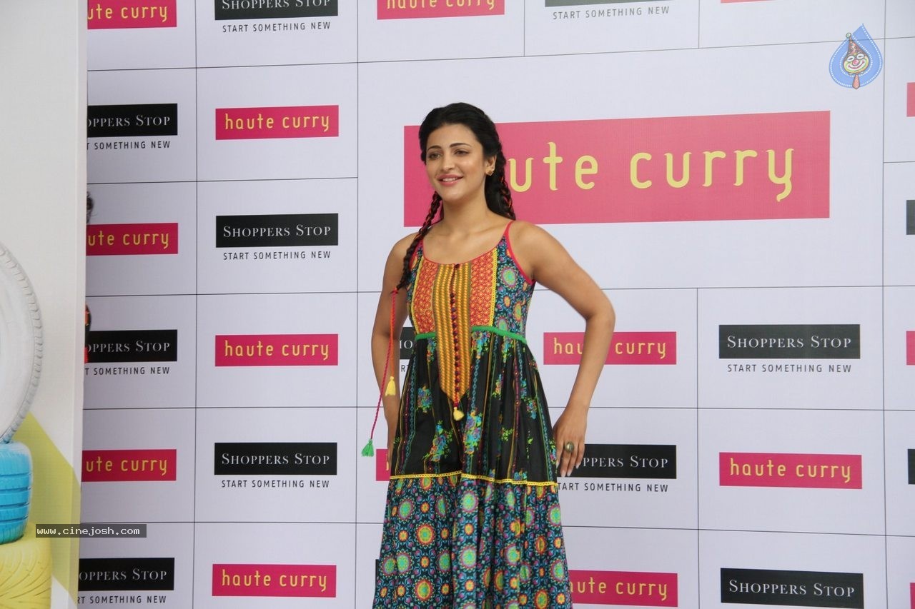 Shruti Haasan at Haute Curry Fashion Show - 37 / 49 photos