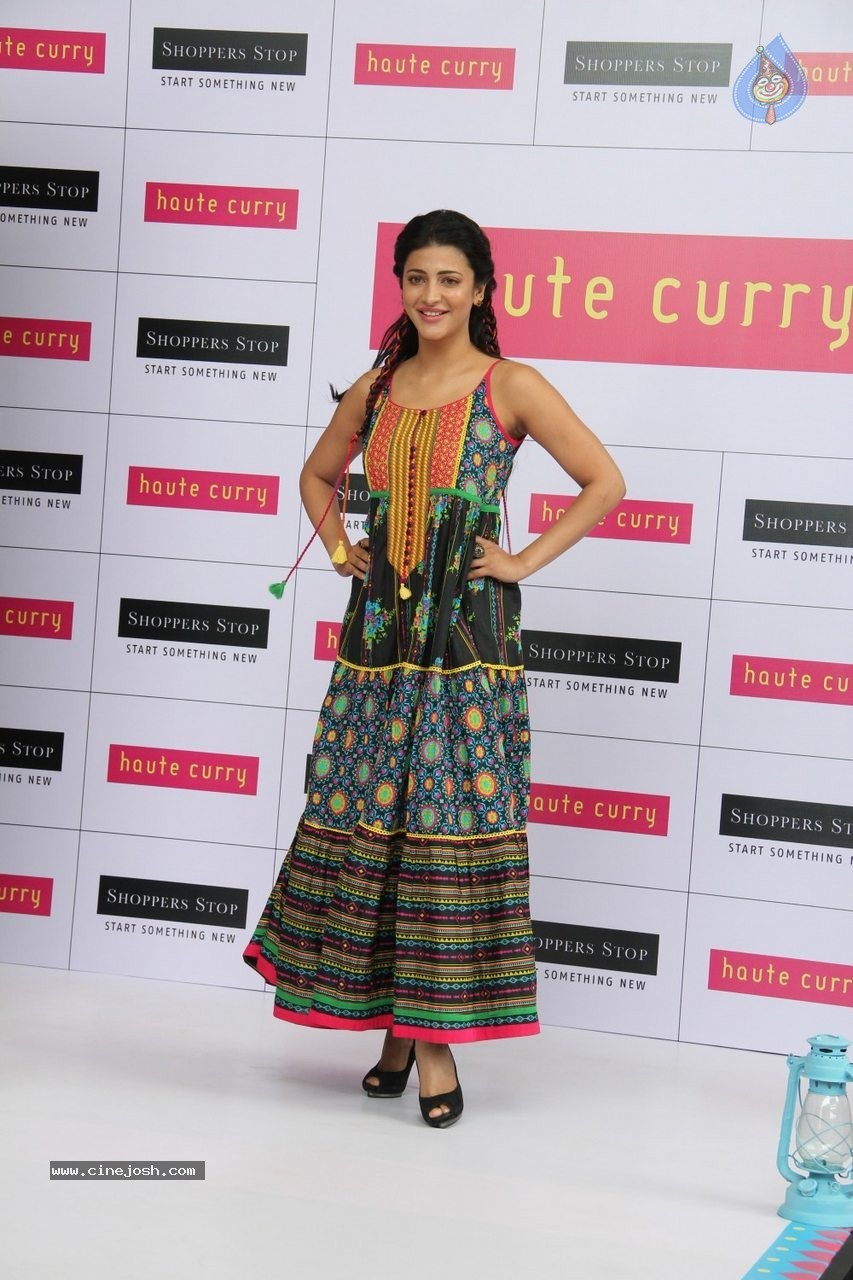 Shruti Haasan at Haute Curry Fashion Show - 39 / 49 photos