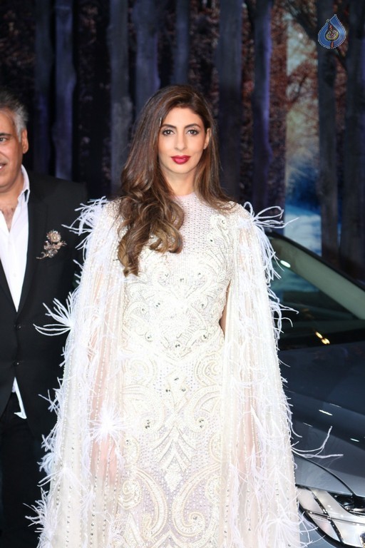 Shweta Nanda Walks the Ramp at Khosla Jani Unveil Collection - 24 / 36 photos