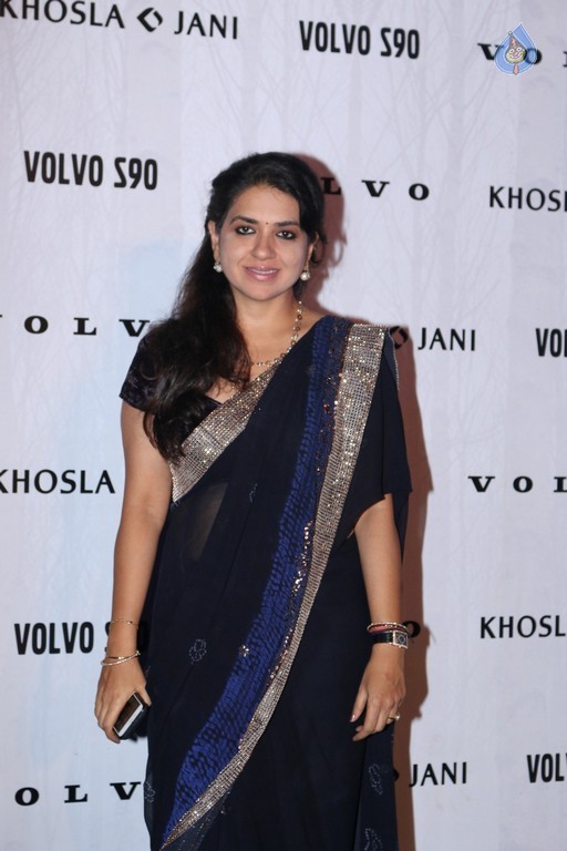 Shweta Nanda Walks the Ramp at Khosla Jani Unveil Collection - 26 / 36 photos