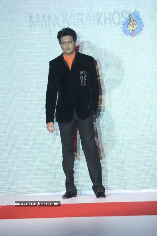 Signature Fashion Tour Ramp Walk Show - 36 / 47 photos