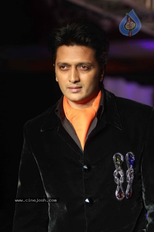 Signature Fashion Tour Ramp Walk Show - 43 / 47 photos