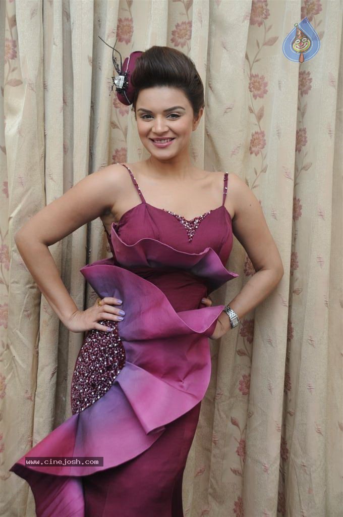 Silhouettes 16th Annual Fashion Awards 2012 - 23 / 45 photos