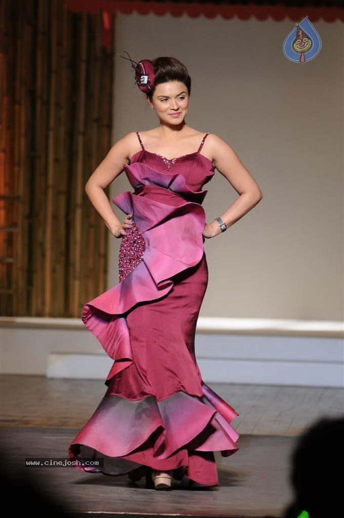 Silhouettes 16th Annual Fashion Awards 2012 - 36 / 45 photos