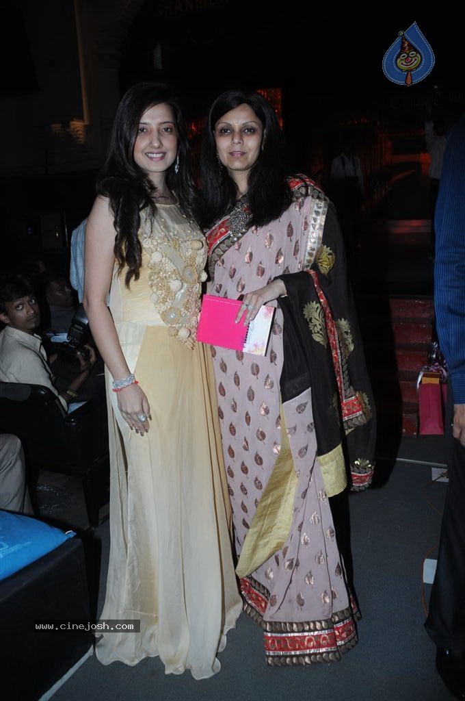 Silhouettes 16th Annual Fashion Awards 2012 - 37 / 45 photos