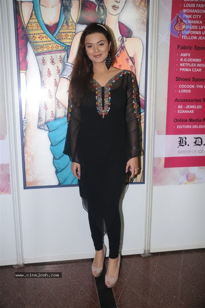 Silhouettes 16th Annual Fashion Awards 2012 - 42 / 45 photos