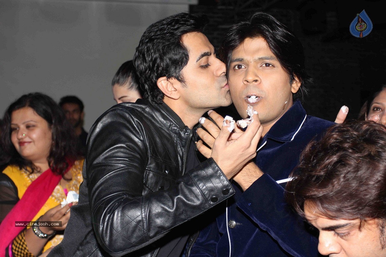 Singer Ankit Tiwari Bday Party - 16 / 64 photos