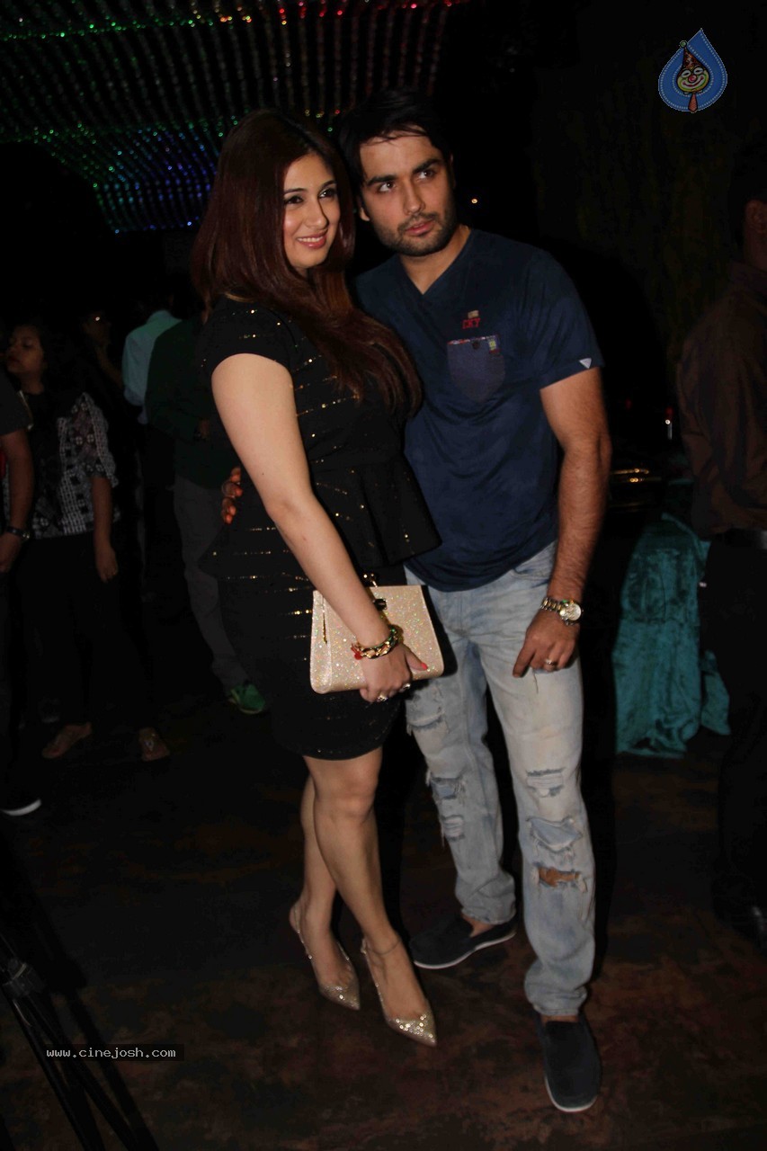 Singer Ankit Tiwari Bday Party - 23 / 64 photos