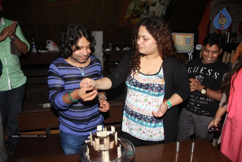 Singer Kailash Kher Bday Party - 16 / 36 photos