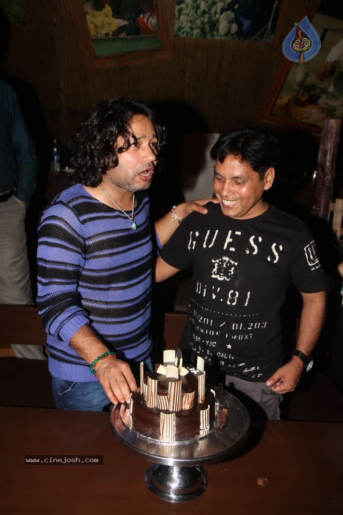 Singer Kailash Kher Bday Party - 35 / 36 photos