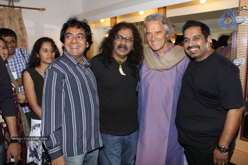 Singers at Kings in Concert Event - 28 / 43 photos