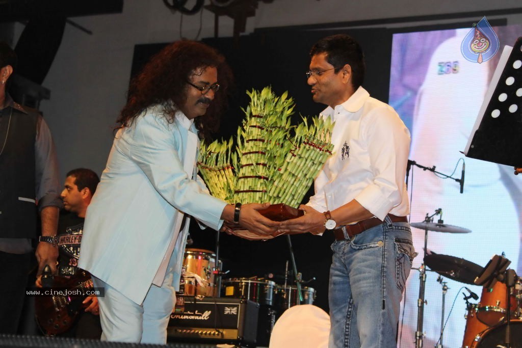 Singers at Kings in Concert Event - 30 / 43 photos