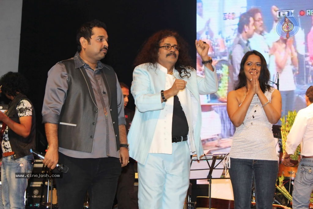 Singers at Kings in Concert Event - 33 / 43 photos