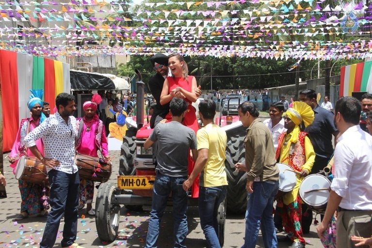Singh is Bling Trailer Launch - 27 / 42 photos
