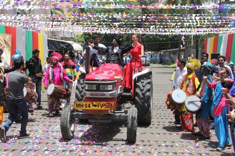 Singh is Bling Trailer Launch - 28 / 42 photos