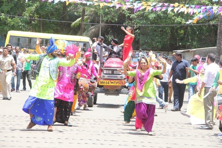 Singh is Bling Trailer Launch - 29 / 42 photos