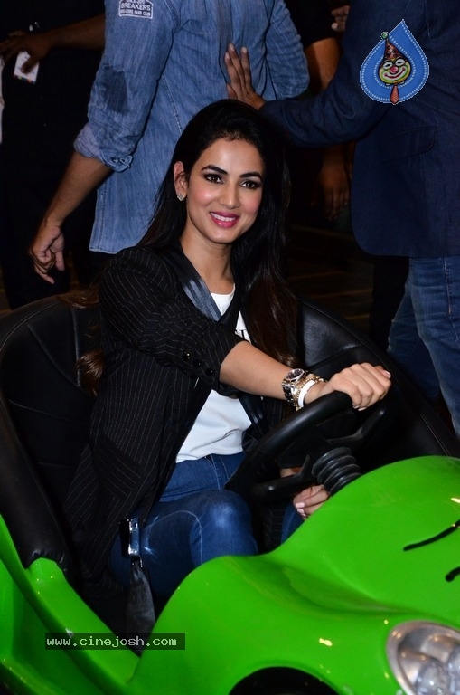Sohail Chouhan Inaugurate Game zone and Restaurant - 2 / 41 photos