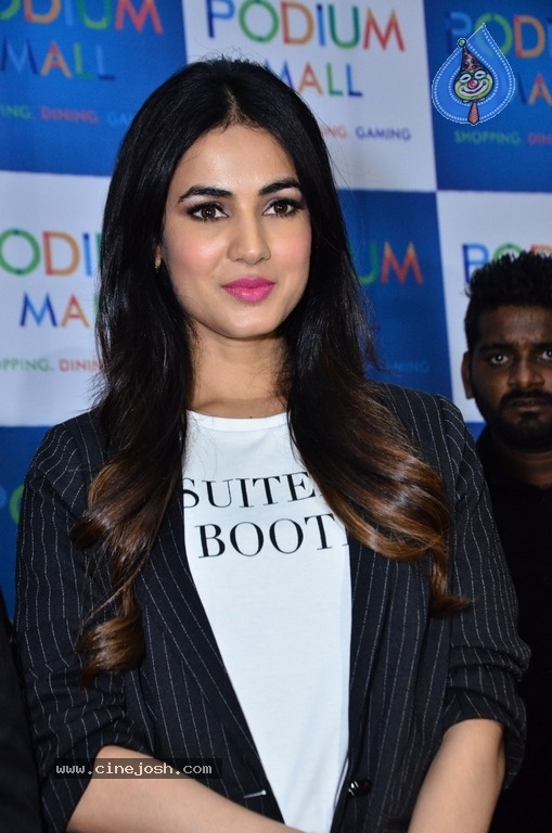 Sohail Chouhan Inaugurate Game zone and Restaurant - 16 / 41 photos