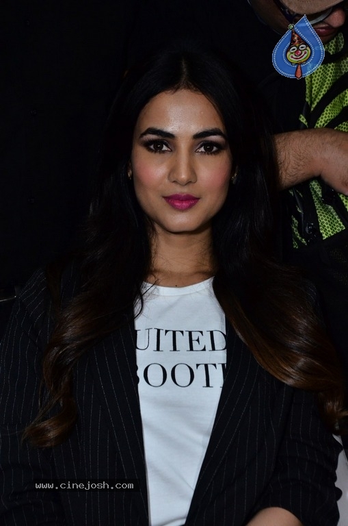 Sohail Chouhan Inaugurate Game zone and Restaurant - 38 / 41 photos