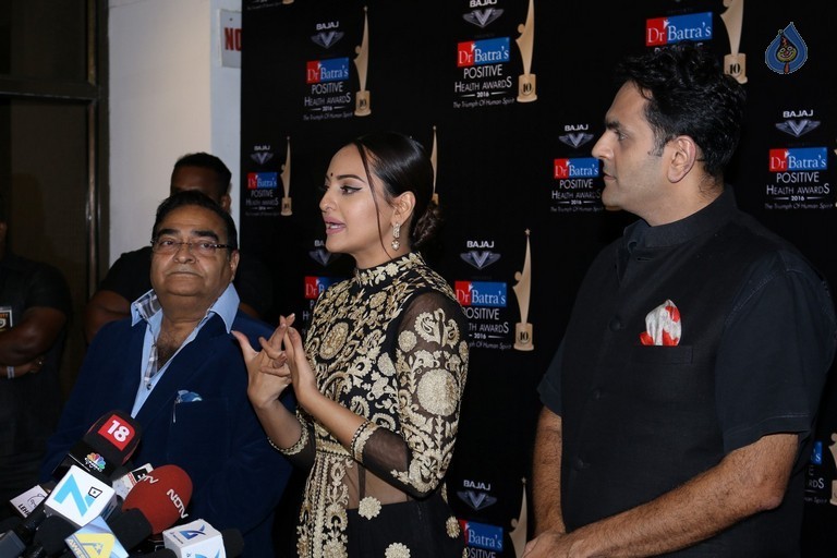 Sonakshi Sinha at Batra Positive Health Award 2016 - 9 / 16 photos