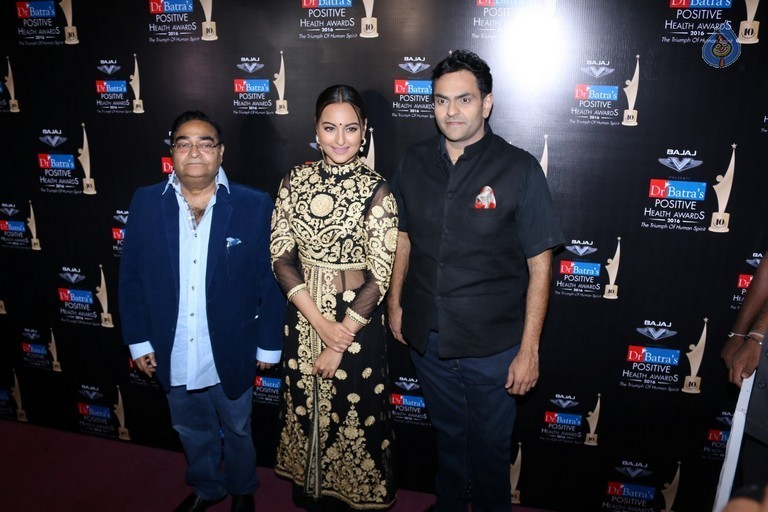 Sonakshi Sinha at Batra Positive Health Award 2016 - 12 / 16 photos