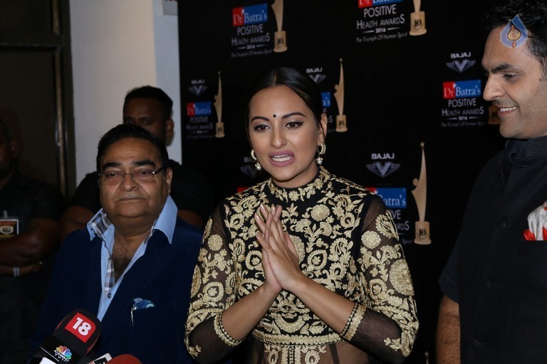 Sonakshi Sinha at Batra Positive Health Award 2016 - 15 / 16 photos