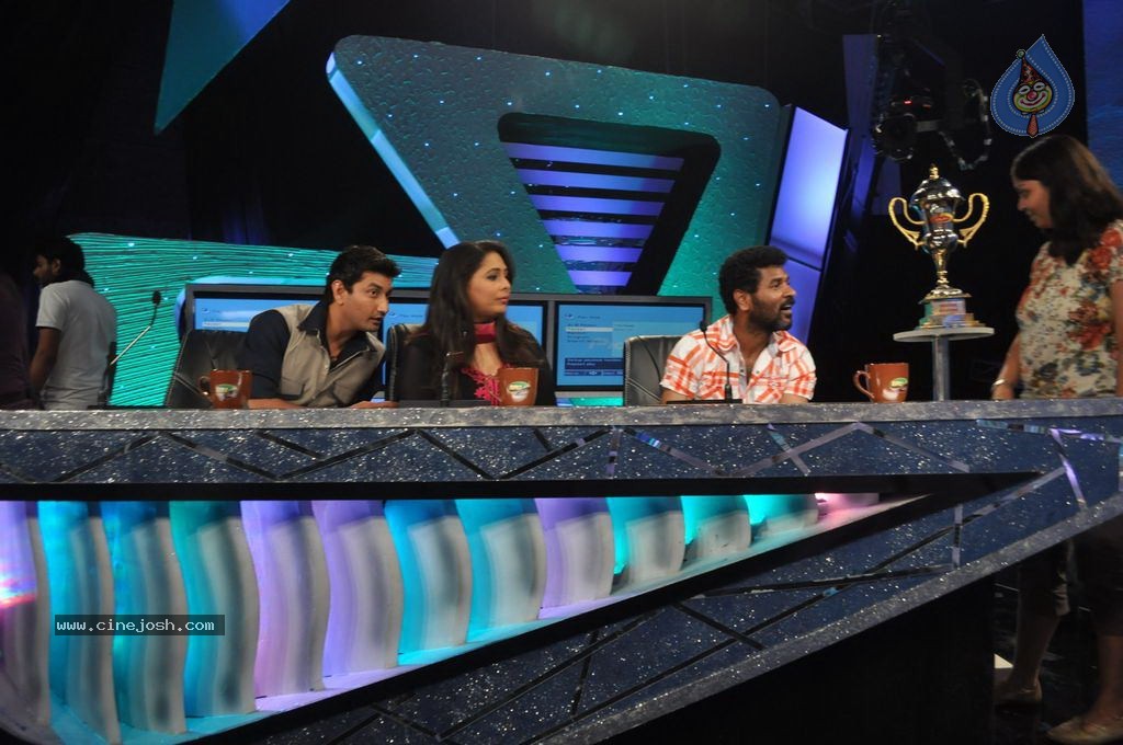 Sonakshi Sinha at DID Lil Masters - 25 / 31 photos