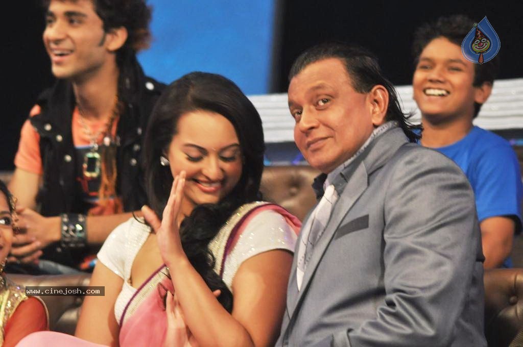 Sonakshi Sinha at DID Lil Masters - 27 / 31 photos