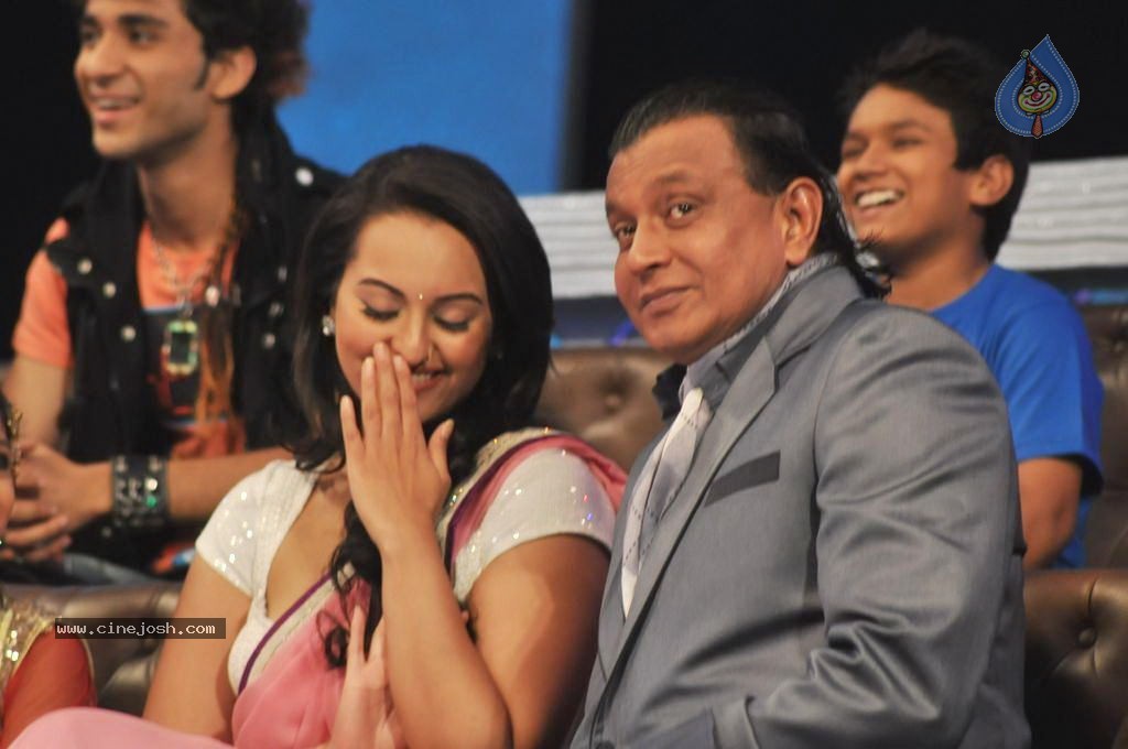 Sonakshi Sinha at DID Lil Masters - 31 / 31 photos