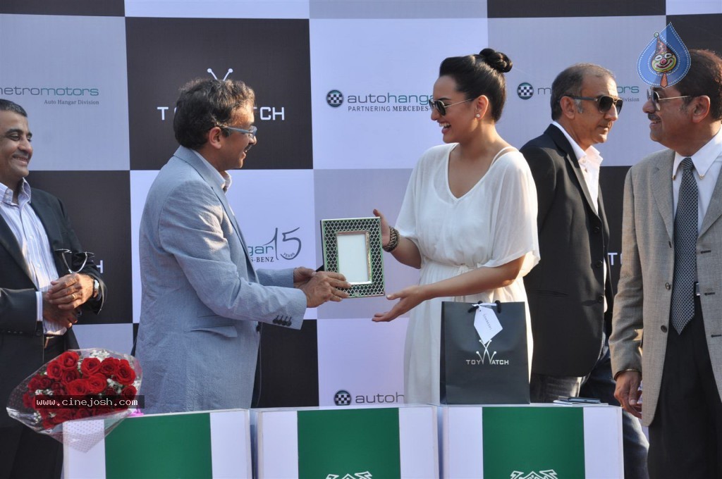 Sonakshi Sinha at Metro Motors Event - 6 / 54 photos