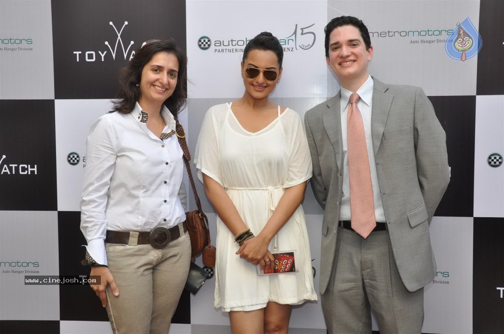 Sonakshi Sinha at Metro Motors Event - 17 / 54 photos