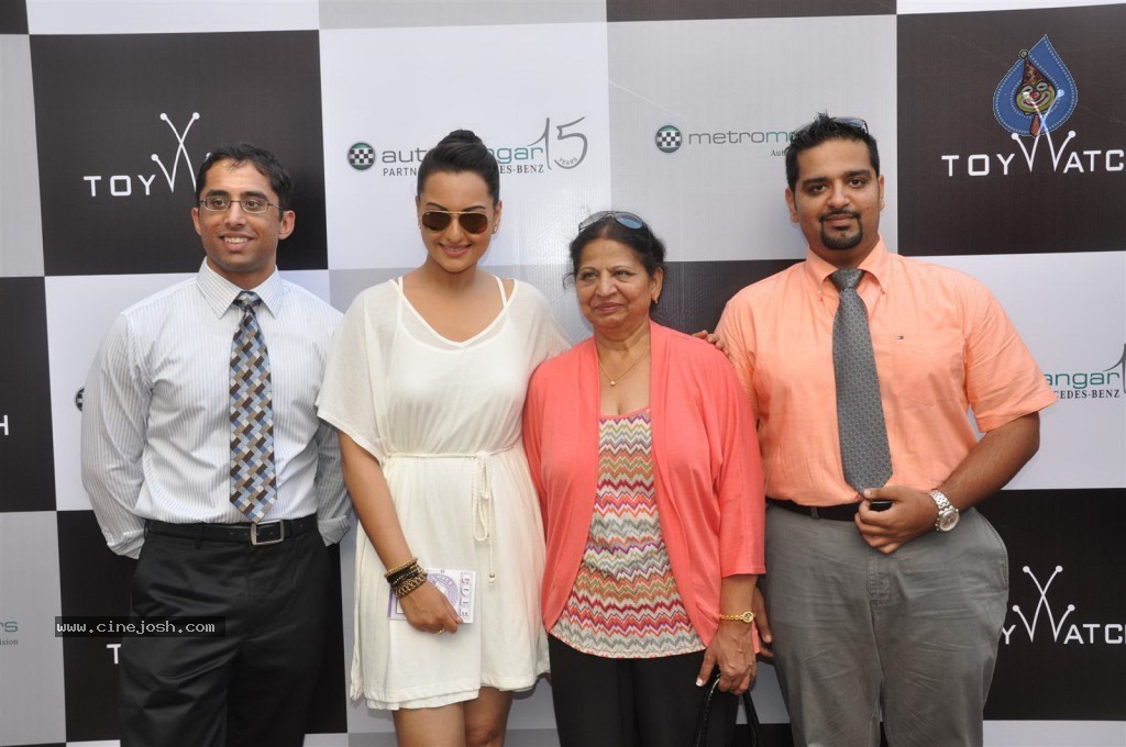 Sonakshi Sinha at Metro Motors Event - 20 / 54 photos