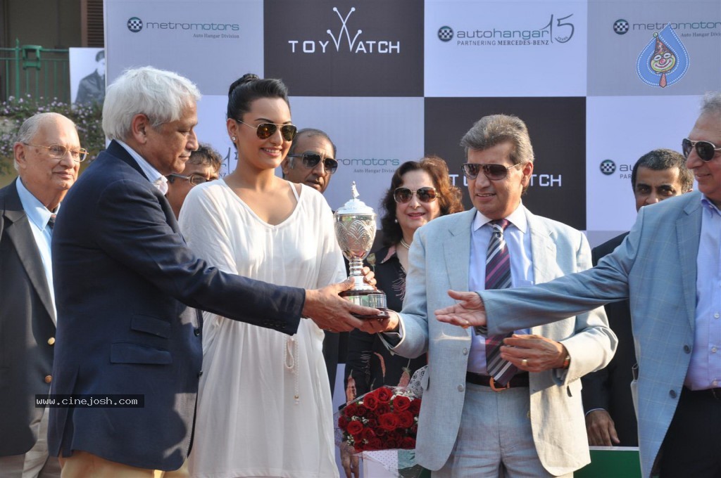 Sonakshi Sinha at Metro Motors Event - 31 / 54 photos