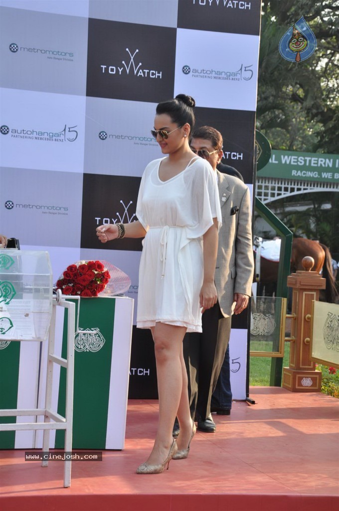 Sonakshi Sinha at Metro Motors Event - 32 / 54 photos