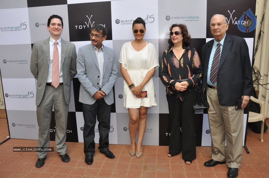 Sonakshi Sinha at Metro Motors Event - 33 / 54 photos