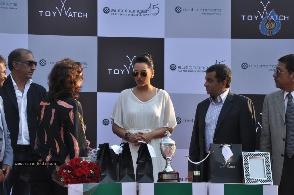 Sonakshi Sinha at Metro Motors Event - 34 / 54 photos