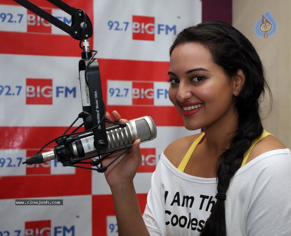 Sonakshi Sinha at Rowdy Rathore Movie Promotes 92.7 BIG FM - 1 / 14 photos